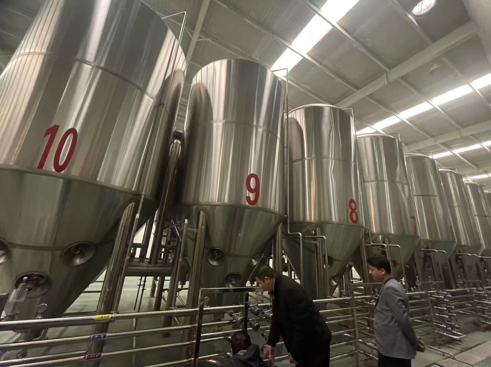 清苑精酿啤酒设备厂—平面布置、设备设计、制造、调试、培训等一条龙服务